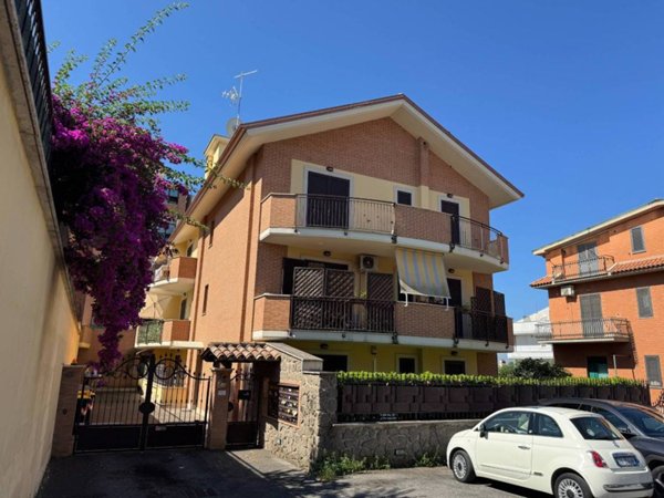 appartamento in vendita a Marino in zona Poggio delle Mole