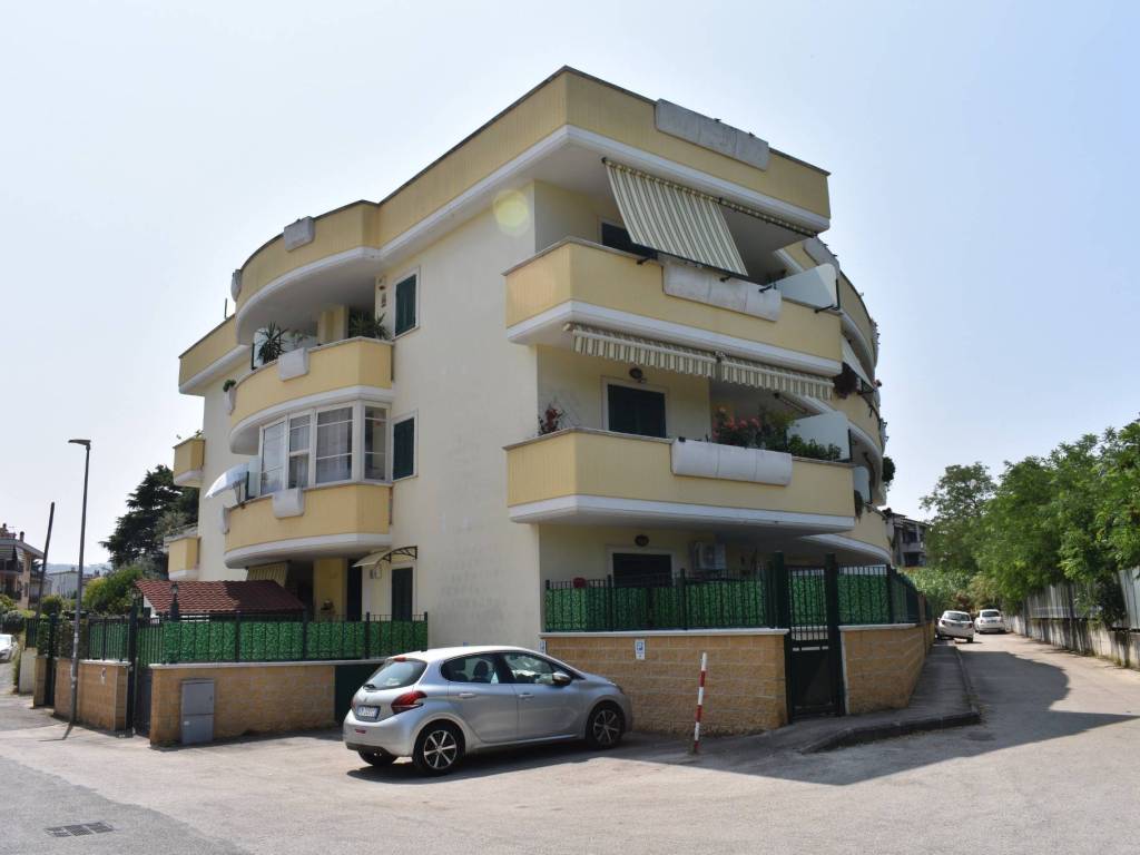 appartamento in vendita a Marino in zona Poggio delle Mole