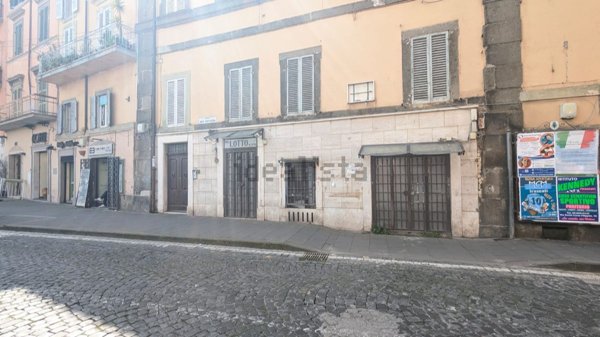 locale commerciale in vendita a Marino