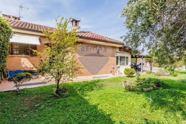 casa indipendente in vendita a Marino in zona Frattocchie
