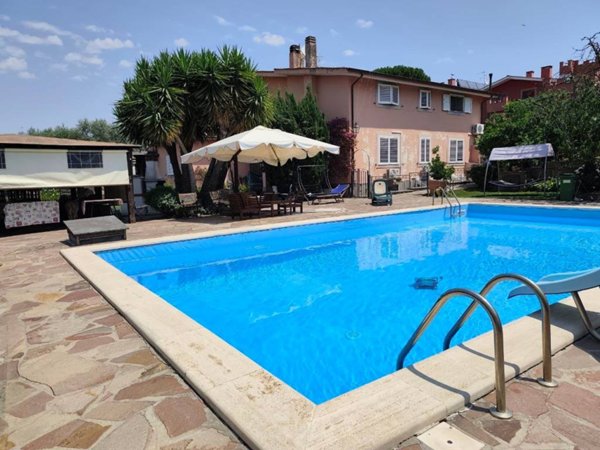 casa indipendente in vendita a Marino in zona Frattocchie