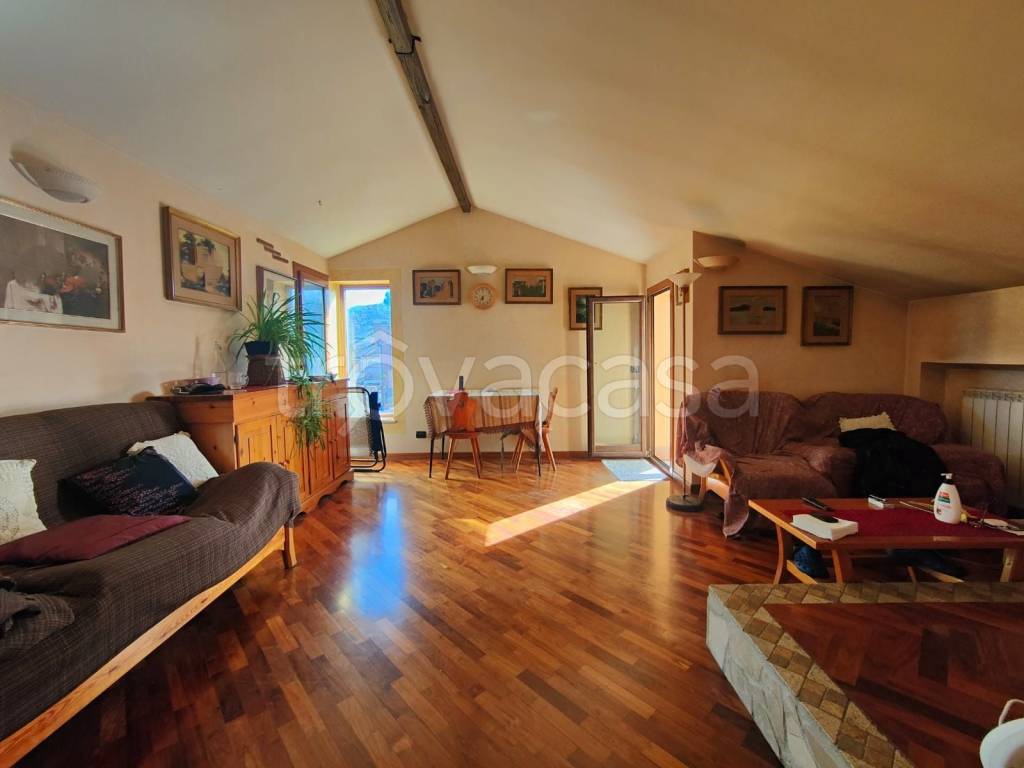 casa indipendente in vendita a Marino