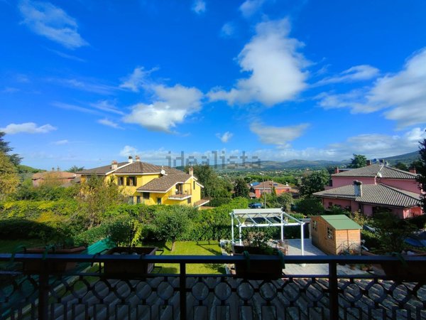 casa indipendente in vendita a Marino