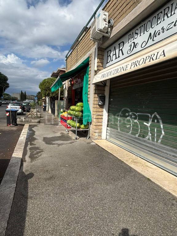 locale commerciale in vendita a Marino