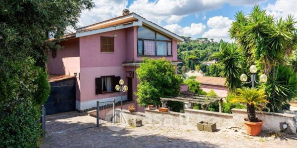 casa indipendente in vendita a Marino in zona Due Santi