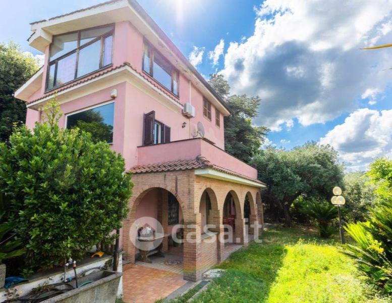 casa indipendente in vendita a Marino in zona Due Santi