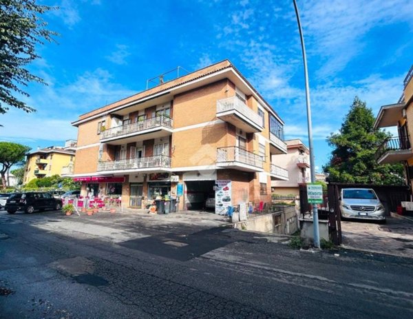negozio in vendita a Marino in zona Cava dei Selci