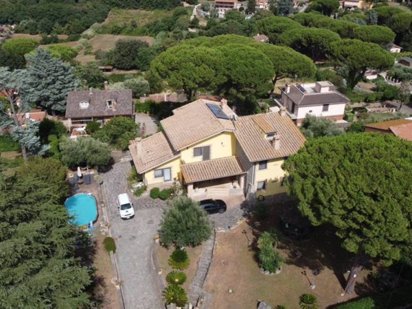 casa indipendente in vendita a Marino in zona Due Santi