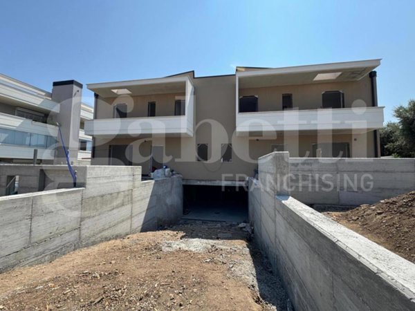casa indipendente in vendita a Marino in zona Santa Maria delle Mole