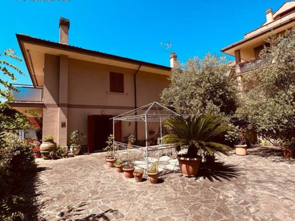 casa indipendente in vendita a Marino