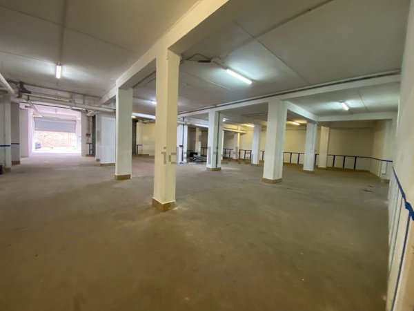 locale di sgombero in vendita a Marino