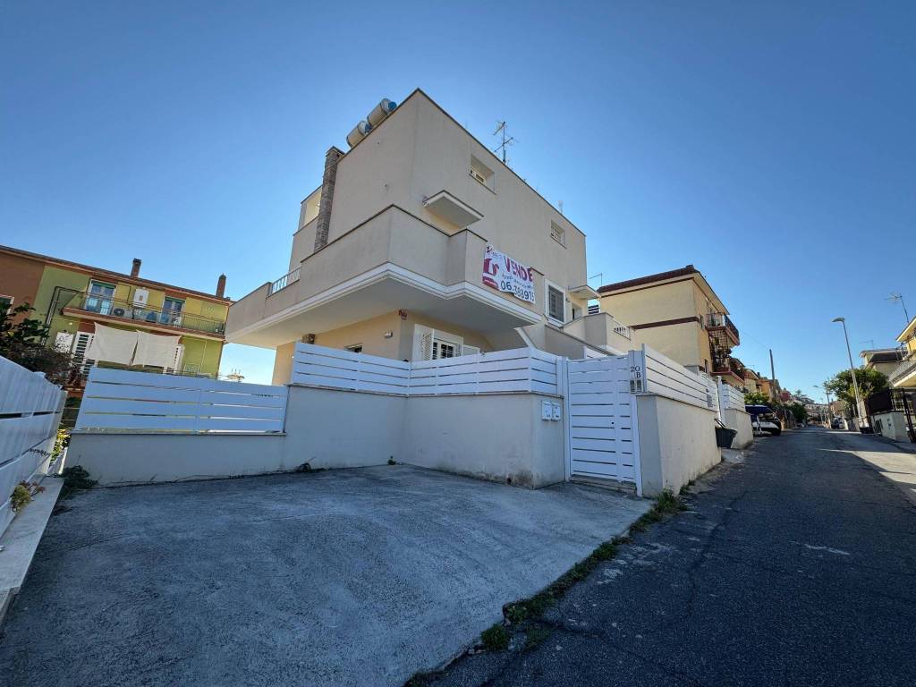 appartamento in vendita a Marino in zona Poggio delle Mole