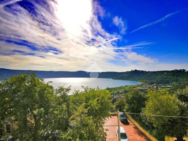 intera palazzina in vendita a Marino