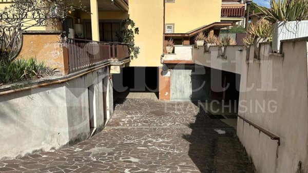 locale di sgombero in vendita a Marino in zona Poggio delle Mole