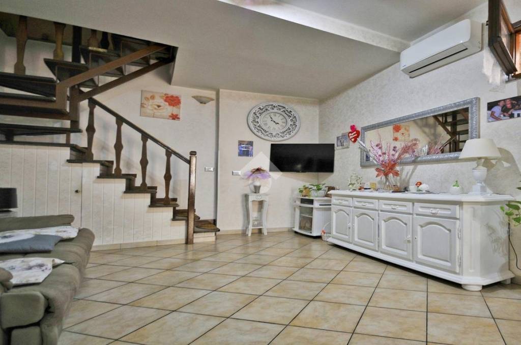 appartamento in vendita a Marino in zona Due Santi