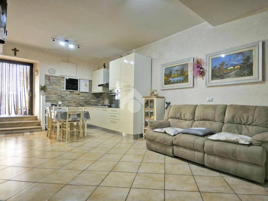 appartamento in vendita a Marino in zona Due Santi