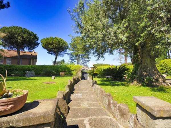 casa indipendente in vendita a Marino in zona Due Santi
