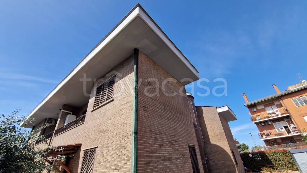 casa indipendente in vendita a Marino in zona Poggio delle Mole