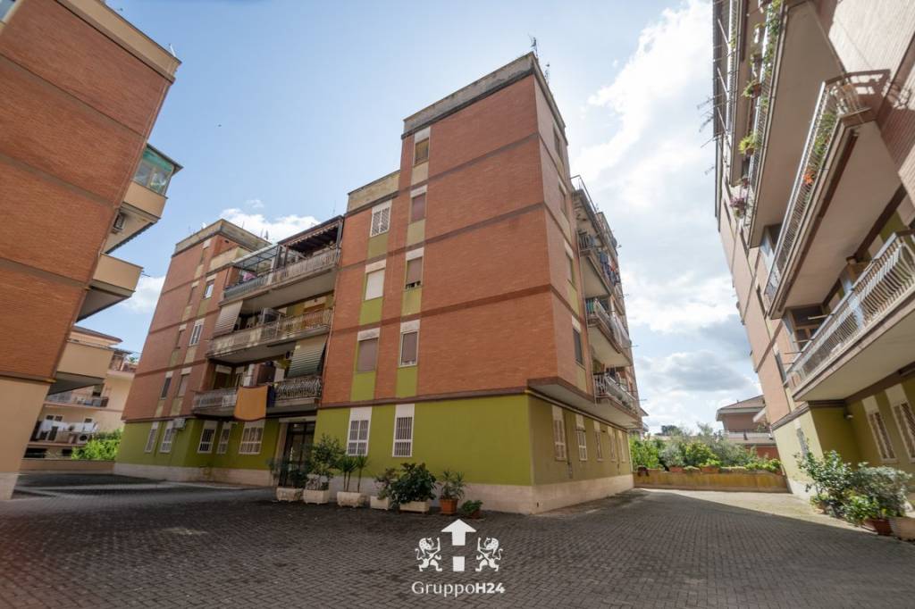 appartamento in vendita a Marino in zona Santa Maria delle Mole