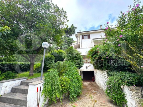 casa indipendente in vendita a Marino in zona Santa Maria delle Mole