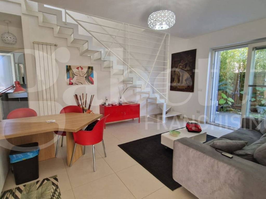 casa indipendente in vendita a Marino in zona Santa Maria delle Mole