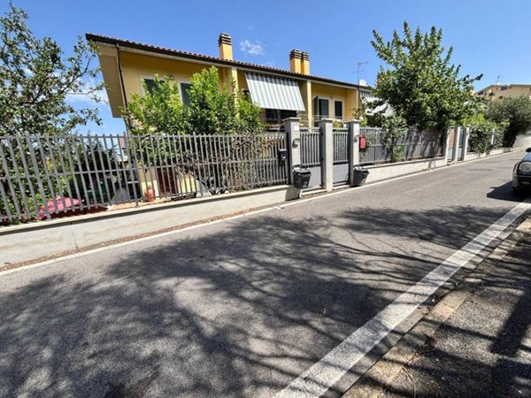 casa indipendente in vendita a Marino