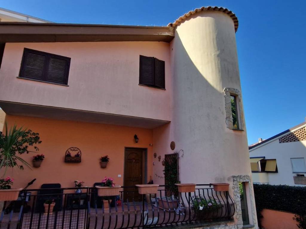 casa indipendente in vendita a Marino
