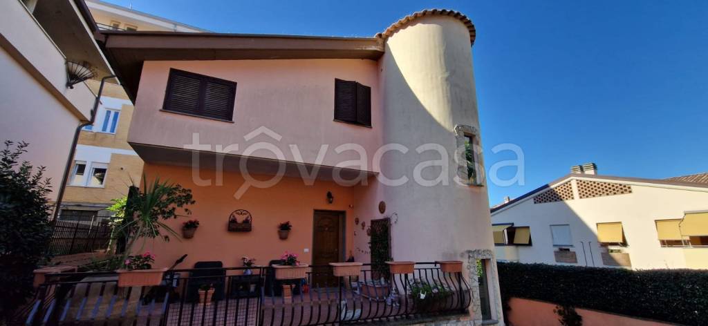 casa indipendente in vendita a Marino