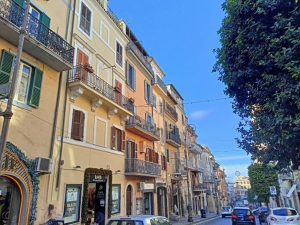 negozio in vendita a Marino