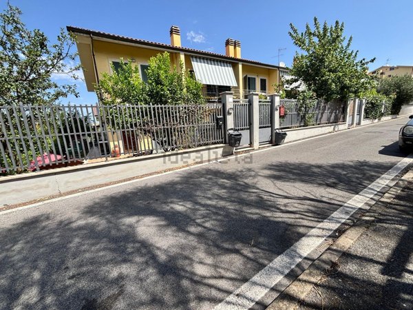 casa indipendente in vendita a Marino