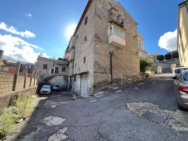 locale commerciale in vendita a Marino in zona Cava dei Selci