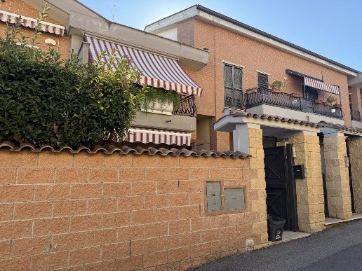 casa indipendente in vendita a Marino in zona Santa Maria delle Mole