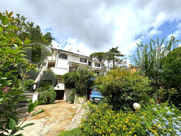casa indipendente in vendita a Marino in zona Santa Maria delle Mole