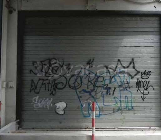 locale di sgombero in vendita a Marino