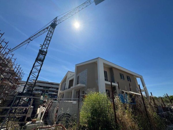 casa indipendente in vendita a Marino in zona Frattocchie