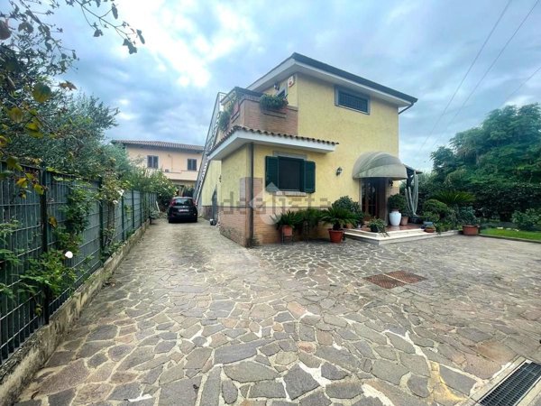 casa indipendente in vendita a Marino in zona Frattocchie