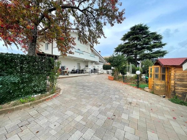 appartamento in vendita a Marino in zona Frattocchie