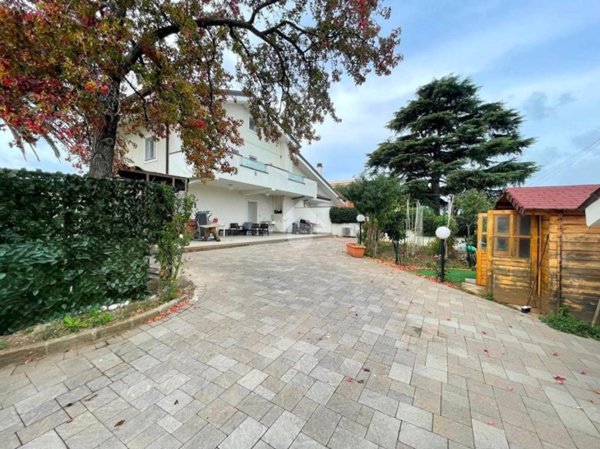 casa indipendente in vendita a Marino in zona Frattocchie