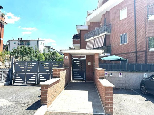 appartamento in vendita a Marino in zona Poggio delle Mole