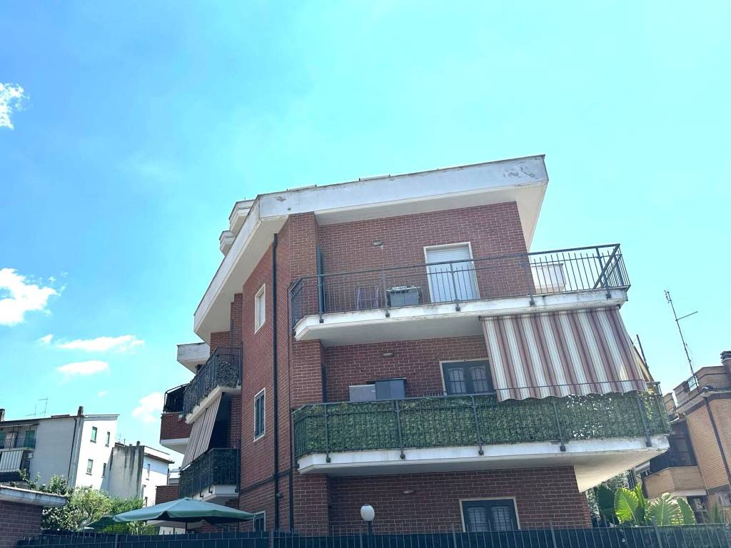 appartamento in vendita a Marino in zona Poggio delle Mole