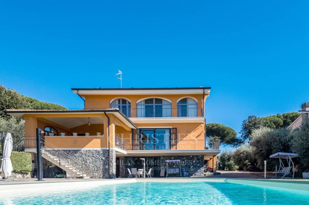 casa indipendente in vendita a Marino in zona Due Santi