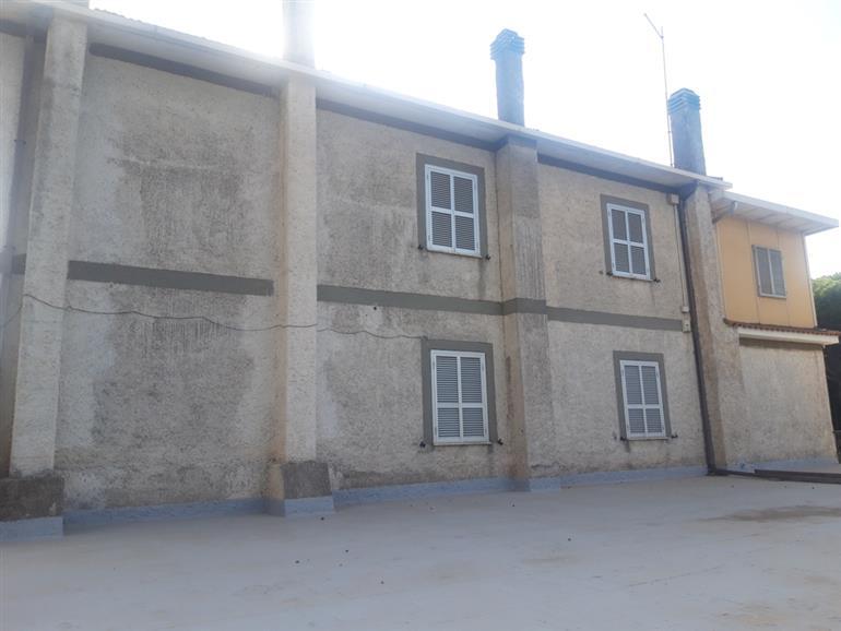 negozio in vendita a Marino in zona Santa Maria delle Mole