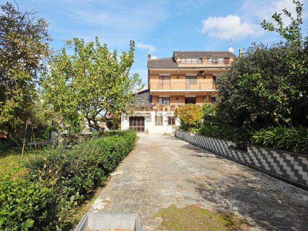 casa indipendente in vendita a Marino