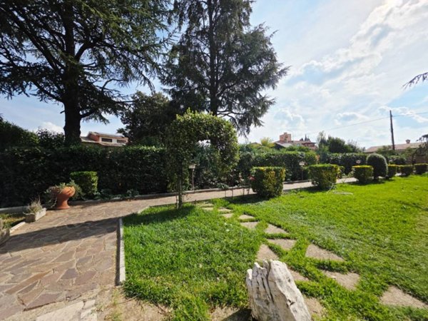 casa indipendente in vendita a Marino in zona Frattocchie