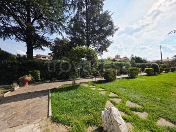 casa indipendente in vendita a Marino in zona Castelluccia
