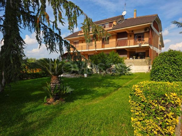 casa indipendente in vendita a Marino in zona Castelluccia