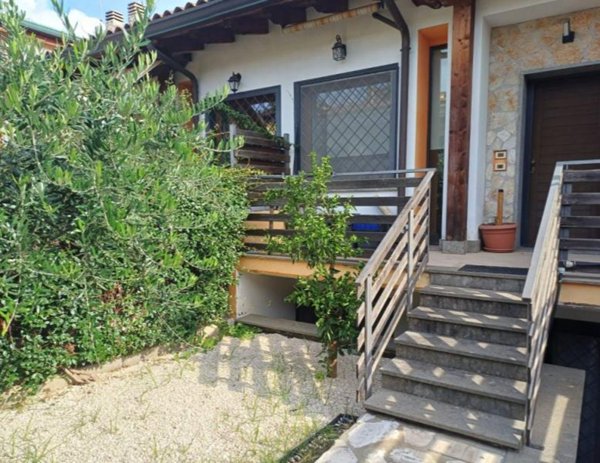 casa indipendente in vendita a Marino in zona Santa Maria delle Mole