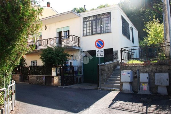 locale di sgombero in vendita a Marino