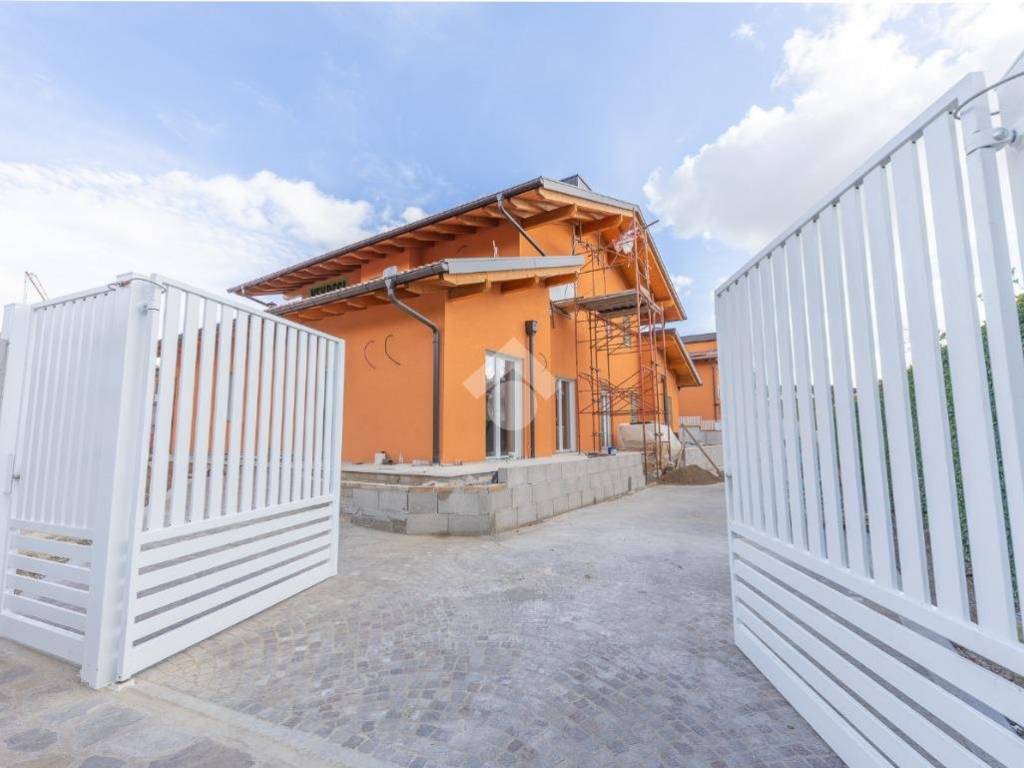 casa indipendente in vendita a Marino in zona Santa Maria delle Mole