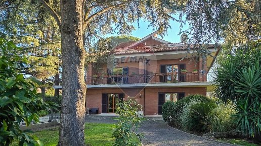 casa indipendente in vendita a Marino in zona Castelluccia